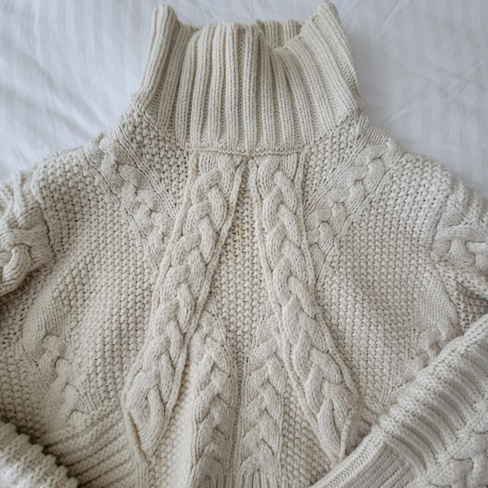 Cableknit Sweater Size M - Picture 3 of 5